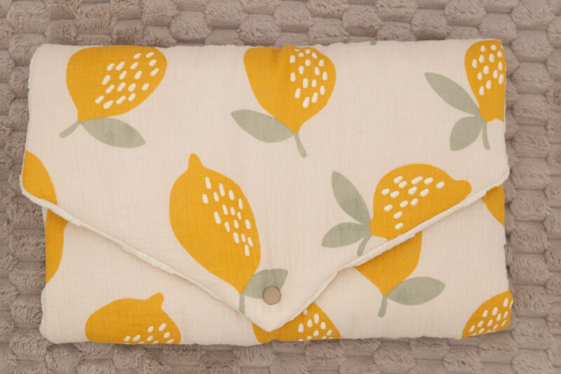 Collection "Un été fruité". Tapis à langer petits citrons